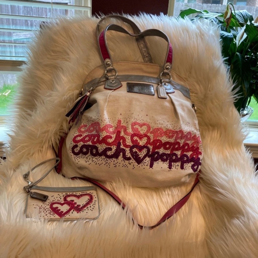 Like New! Totally Gorgeous Rare & Authentic Coach Poppy Tote & Wristlet set!